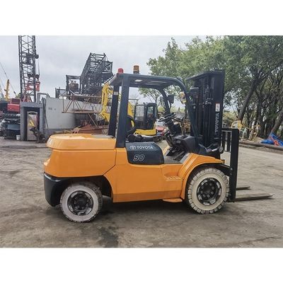 5000 kg Toyota 7f50 Gabelstapler mit 3 Masten und 6000 mm Hebhöhe in Shanghai