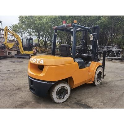 5000 kg Toyota 7f50 Gabelstapler mit 3 Masten und 6000 mm Hebhöhe in Shanghai