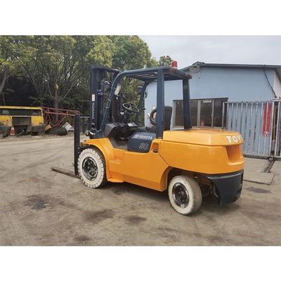 5000 kg Toyota 7f50 Gabelstapler mit 3 Masten und 6000 mm Hebhöhe in Shanghai