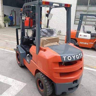 3 Tonnen 3000 kg gebrauchtes Toyota Gabelstapler FDZN30 mit japanischem ISUZU-Motor in gutem Zustand