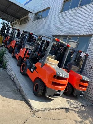 3 Tonnen 3000 kg gebrauchtes Toyota Gabelstapler FDZN30 mit japanischem ISUZU-Motor in gutem Zustand
