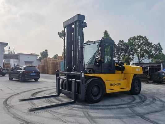 Komatsu FD160 aus zweiter Hand mit Dieselmotor und 1150 mm Gabellänge