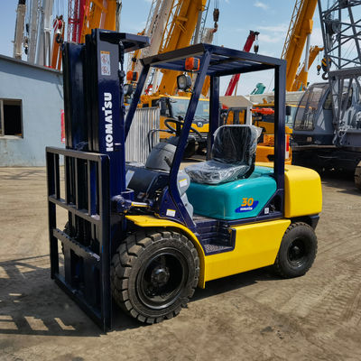 90% KOMATSU FD30 Gabelstapler Manuelle Stromquelle bei Longhua mit FD40 FD50 FD70