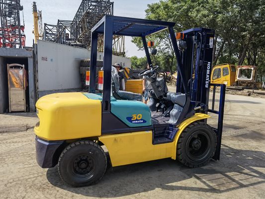 90% KOMATSU FD30 Gabelstapler Manuelle Stromquelle bei Longhua mit FD40 FD50 FD70