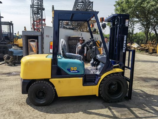 90% KOMATSU FD30 Gabelstapler Manuelle Stromquelle bei Longhua mit FD40 FD50 FD70
