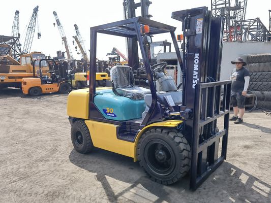 90% KOMATSU FD30 Gabelstapler Manuelle Stromquelle bei Longhua mit FD40 FD50 FD70