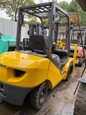 Bewegen Sie Ihren Lebensmittelladen mit einem Gebrauchtkomatsu FD30 Diesel Gabelstapler 3 Tonnen FD25 FD40 FD50