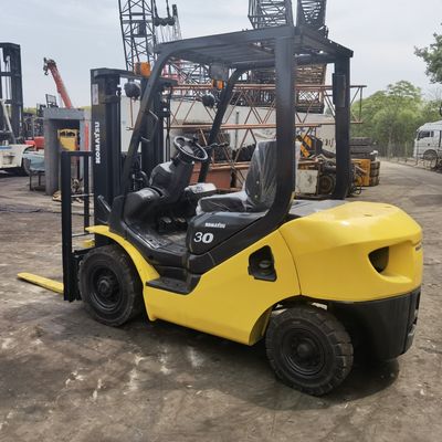 Manuelle Stromquelle 3 Tonnen Komatsu FD30 Gabelstapler für einen reibungslosen Lagerbetrieb