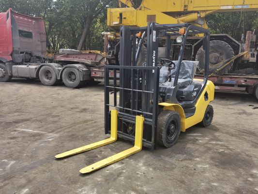 Manuelle Stromquelle 3 Tonnen Komatsu FD30 Gabelstapler für einen reibungslosen Lagerbetrieb