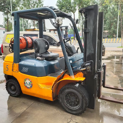 Routine-Forkbreite Toyota Diesel-Forklift 4 Tonnen mit 6m Hebhöhe und japanischem Motor