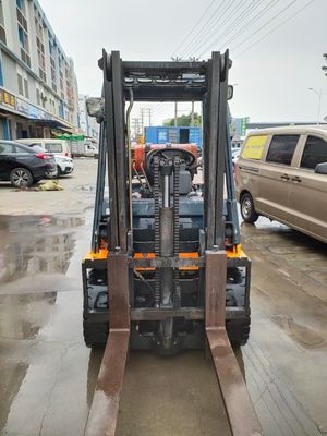 Routine-Forkbreite Toyota Diesel-Forklift 4 Tonnen mit 6m Hebhöhe und japanischem Motor