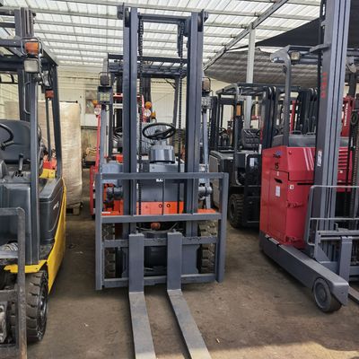 18000 kg Gewicht Orange Kleiner Gabelstapler mit 3-stufiger Mastenseitenverschiebung und Leistung