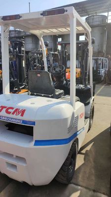 TCM FD25T3C Dieselheben 2,5 Tonnen Gebraucht Gabelstapler in Shanghai mit Dieselmotor