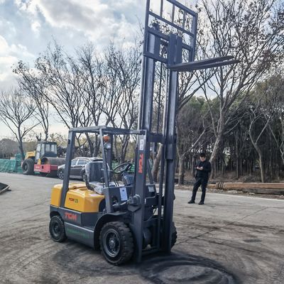 TCM-Forklift mit 2 Tonnen Dieselantrieb und Routine-Forkbreite