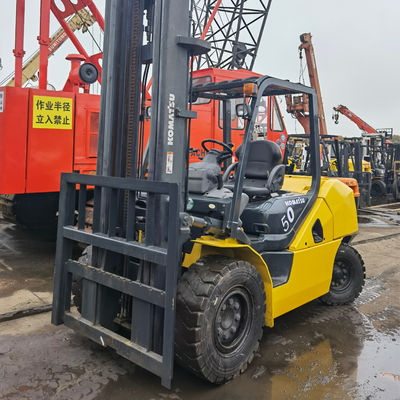 Shanghai Instock Komatsu FD50-10 5 Tonnen Gabelstapler mit 2,5 Tonnen 3 Tonnen 3,5 Tonnen 5 Tonnen 7 Tonnen 15 Tonnen