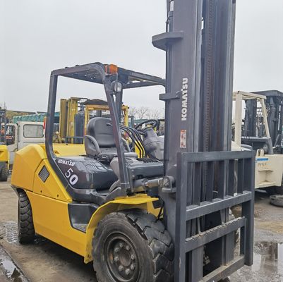 Shanghai Instock Komatsu FD50-10 5 Tonnen Gabelstapler mit 2,5 Tonnen 3 Tonnen 3,5 Tonnen 5 Tonnen 7 Tonnen 15 Tonnen