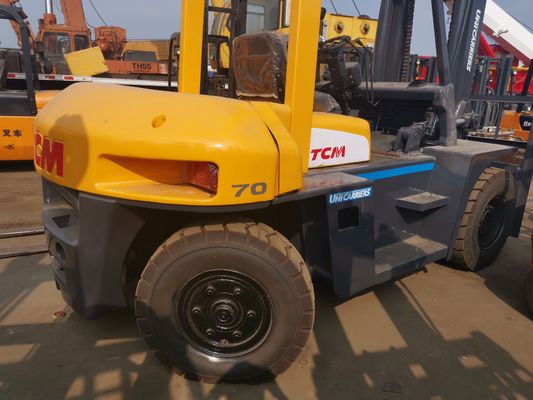 Leistungsstarker Dieselmotor TCM FD70 7 Tonnen Gabelstapler 80% mit 2-Stufen-Mast und Seitenverschiebung