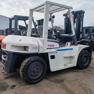 Kraftvoller Diesel Gabelstapler Mitsubishi FD70 mit hohem Mast mit Routineabmessungen von 7 Tonnen