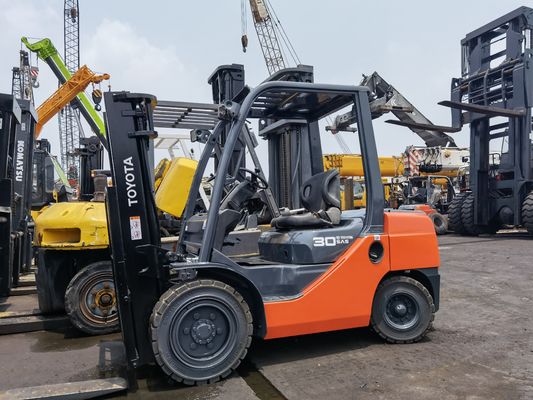 3000 kg Benzinmotor Toyota 8F30 Hydraulischer Dieselgabelstapler für schwere Lasten