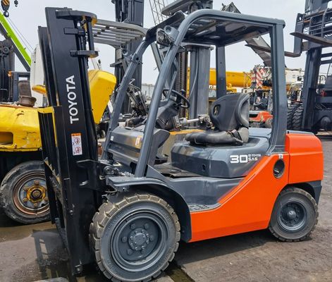 3000 kg Benzinmotor Toyota 8F30 Hydraulischer Dieselgabelstapler für schwere Lasten