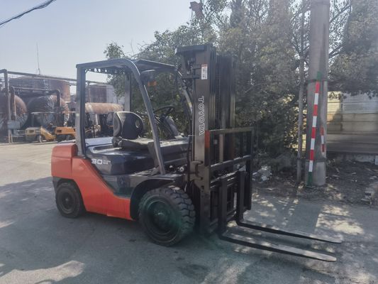 TOYOTA 8F30 7F30 FD30 Dieselmotor Gabelstapler mit 4,5 m Gabellänge und 3-stufigen Mast