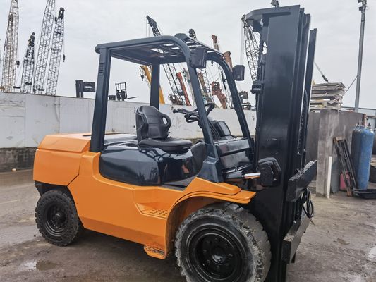 Gebrauchtes Toyota Gabelstapler Benzin Gas 2,5 Tonnen 3 Tonnen in Shanghai Yard mit Gabel Breite Routine