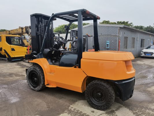 Gebrauchtes Toyota Gabelstapler Benzin Gas 2,5 Tonnen 3 Tonnen in Shanghai Yard mit Gabel Breite Routine