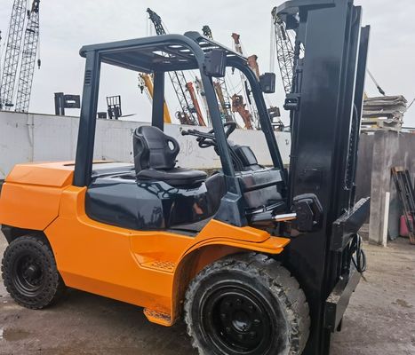 Gebrauchtes Toyota Gabelstapler Benzin Gas 2,5 Tonnen 3 Tonnen in Shanghai Yard mit Gabel Breite Routine