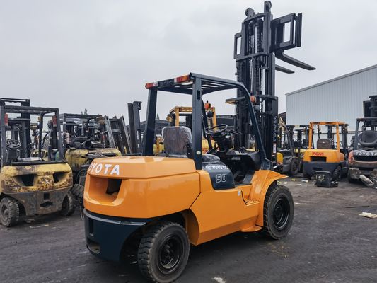 Chinesische 4 Tonnen Gabelstapler 5 Tonnen Diesel Gabelstapler mit 5000 kg Gewicht und Benzinmotor