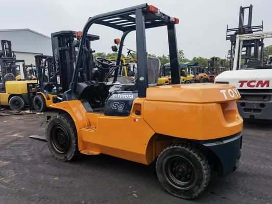 Chinesische 4 Tonnen Gabelstapler 5 Tonnen Diesel Gabelstapler mit 5000 kg Gewicht und Benzinmotor
