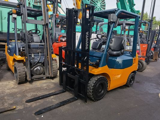 1500 kg Toyota 7FD15 1,5 Tonnen Gabelstapler mit Seitenverschiebung