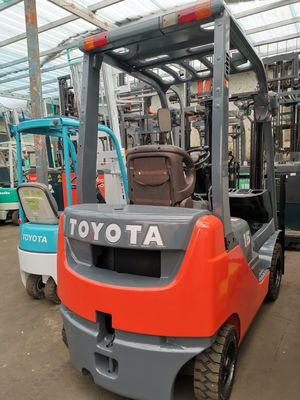 Routine Gabelbreite 1,5 Tonnen Diesel Toyota FD15 Gabelstapler mit 2 Stufen 3 Meter in Shanghai
