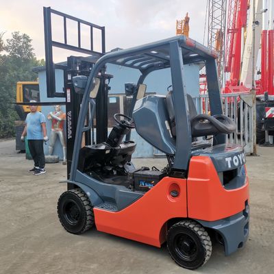 Routine Gabelbreite 1,5 Tonnen Diesel Toyota FD15 Gabelstapler mit 2 Stufen 3 Meter in Shanghai