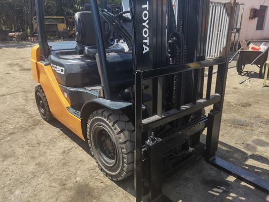2 Tonnen schwerer Toyota Gabelstapler mit 3 Stufen Mast Side Shift Toyota Sitz 4,5m Hebhöhe