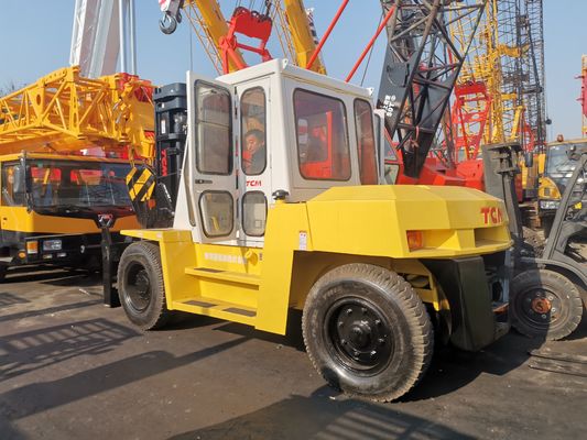TCM FD100 Diesel-Gabelstapler auf Baustelle mit routinemäßiger Gabellänge