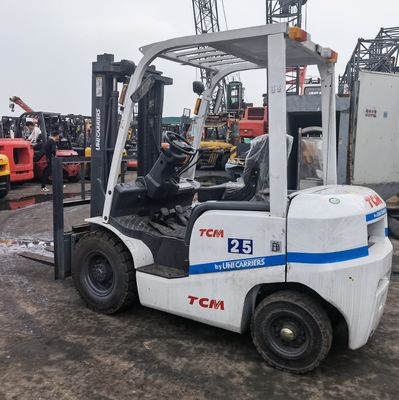 Gebrauchtes TCM 2,5-Tonnen-Diesel-Forklift FD25 mit Dieselmotor in Routineabmessungen