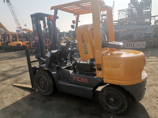 Leistungsstarker TCM Teleskop Diesel FD30 T5 Gabelstapler 3 Tonnen 45 Abholung bei Maschinenreparatur