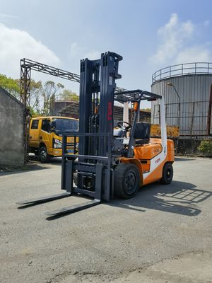TCM FD30T6 3 Tonnen schwerer Gabelstapler mit Drei-Fork- und Seitenverschiebung im Shanghai Yard