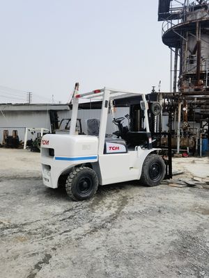Leistungsstarker Dieselmotor 5 Tonnen TCM 3-stufiger 4,5 m FD100 DF50 FD70 Gebrauchtgabelstapler in Japan