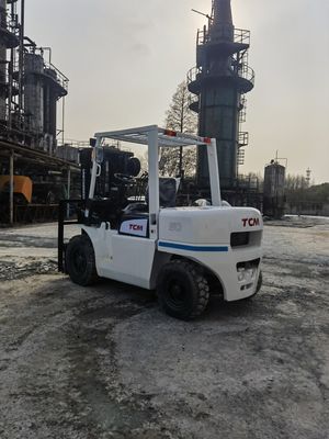Leistungsstarker Dieselmotor 5 Tonnen TCM 3-stufiger 4,5 m FD100 DF50 FD70 Gebrauchtgabelstapler in Japan