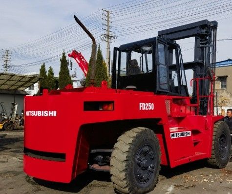 Erleben Sie eine überlegene Leistung mit einem gebrauchten 25 Tonnen schweren Mitsubishi FD250-Dieselgabel