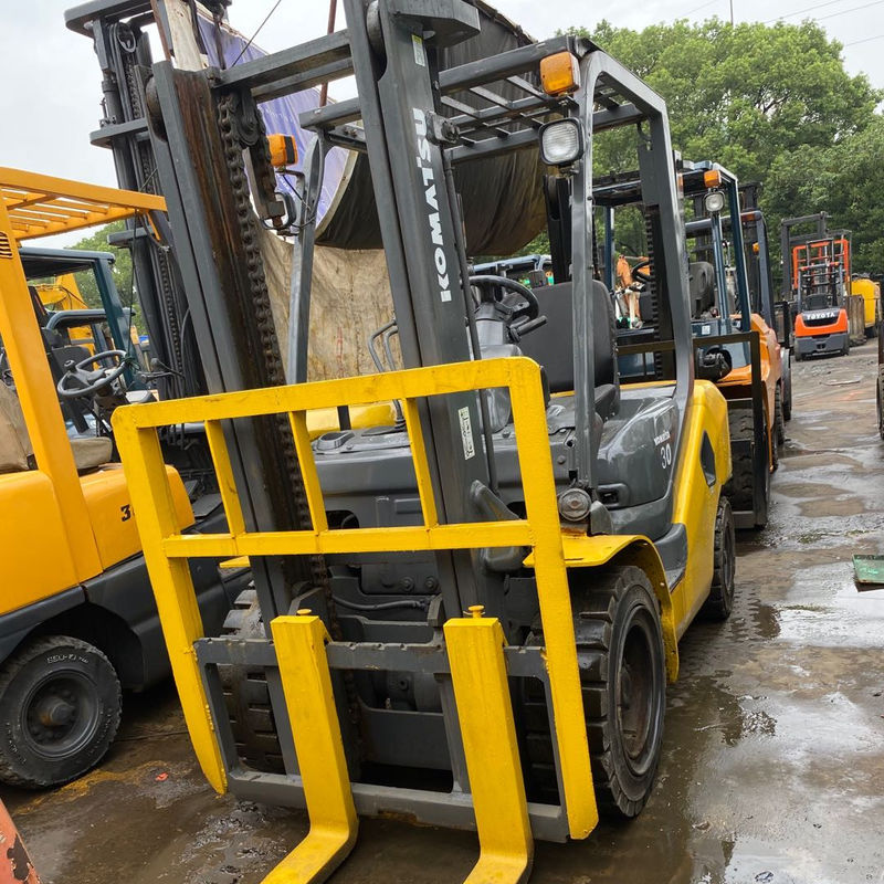 Bewegen Sie Ihren Lebensmittelladen mit einem Gebrauchtkomatsu FD30 Diesel Gabelstapler 3 Tonnen FD25 FD40 FD50