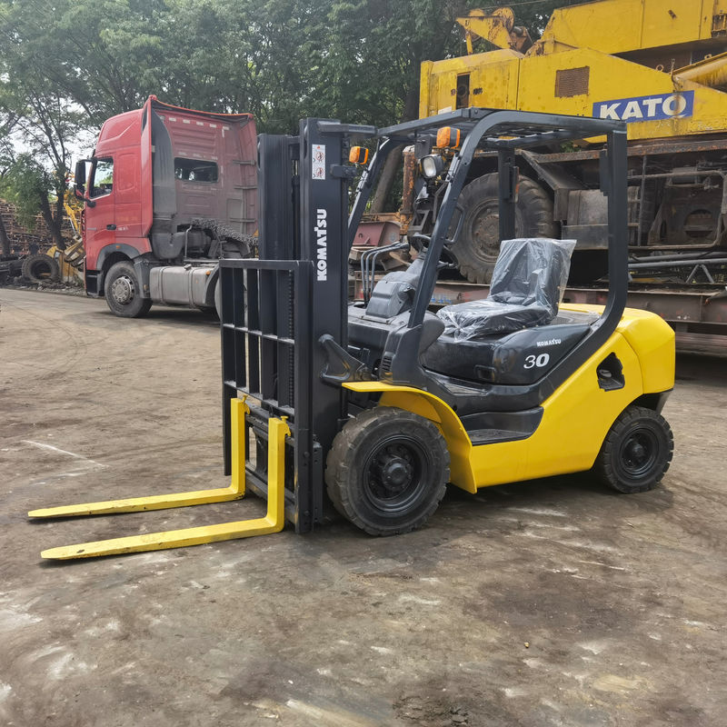 Manuelle Stromquelle 3 Tonnen Komatsu FD30 Gabelstapler für einen reibungslosen Lagerbetrieb