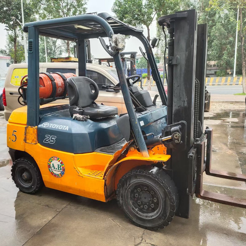 Routine-Forkbreite Toyota Diesel-Forklift 4 Tonnen mit 6m Hebhöhe und japanischem Motor