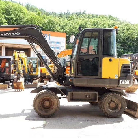 Volvo EW60 2 Tonnen Mini-Radbagger mit anderer Eimerkapazität in gutem Zustand