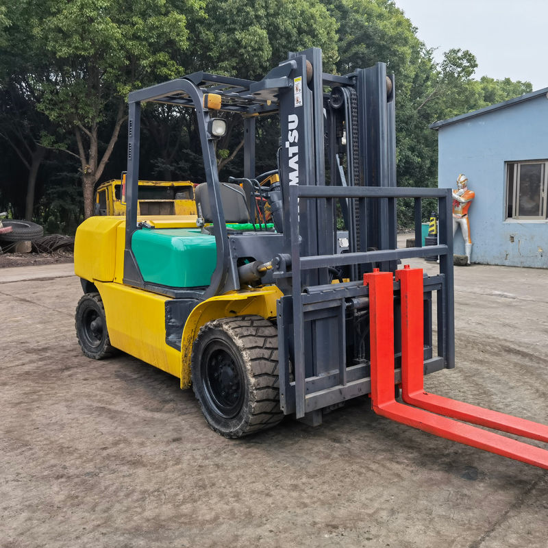 Gebrauchtes Komatsu 5 Tonnen Diesel Gabelstapler FD50 mit japanischem Motor in Shanghai Yard