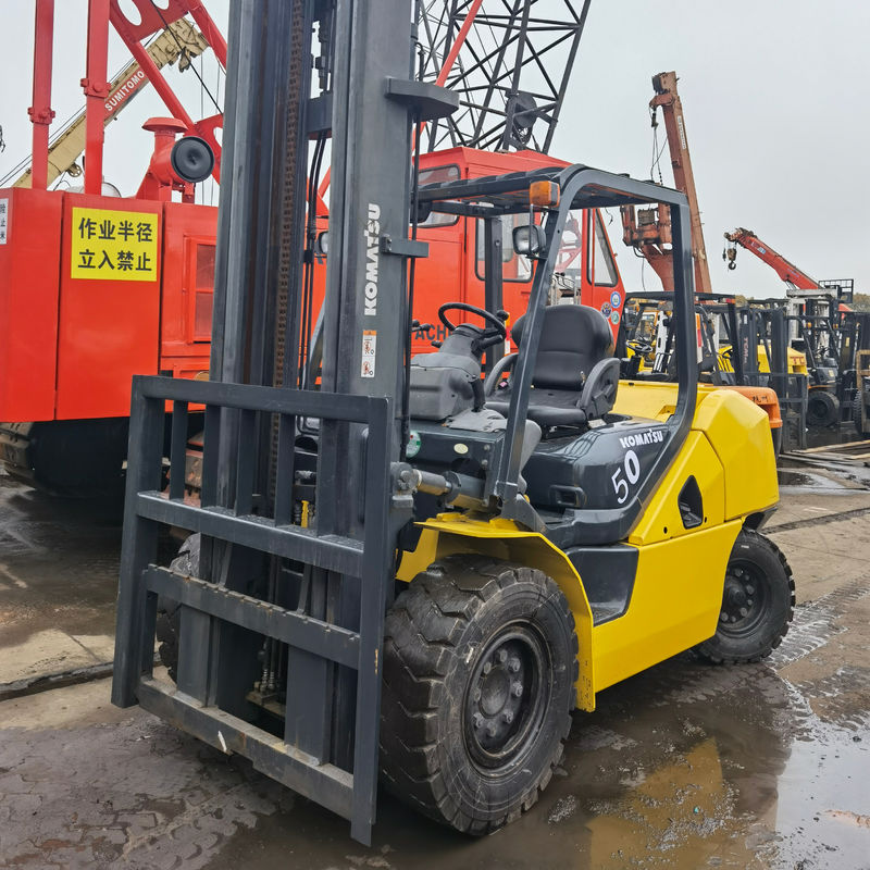 Shanghai Instock Komatsu FD50-10 5 Tonnen Gabelstapler mit 2,5 Tonnen 3 Tonnen 3,5 Tonnen 5 Tonnen 7 Tonnen 15 Tonnen