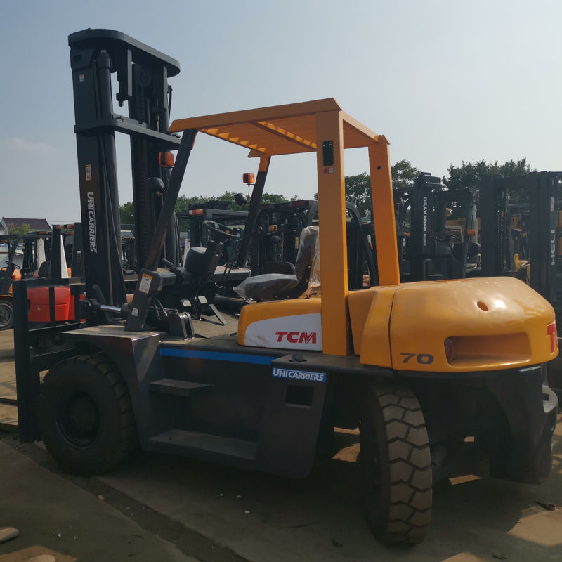Leistungsstarker Dieselmotor TCM FD70 7 Tonnen Gabelstapler 80% mit 2-Stufen-Mast und Seitenverschiebung