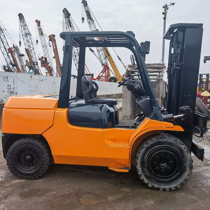Gebrauchtes Toyota Gabelstapler Benzin Gas 2,5 Tonnen 3 Tonnen in Shanghai Yard mit Gabel Breite Routine