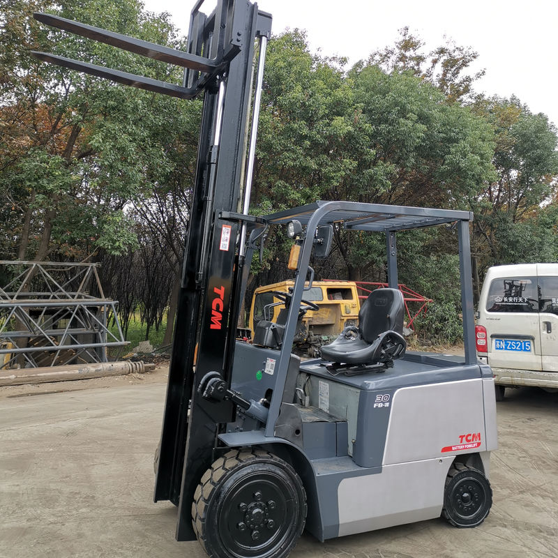In gutem Zustand gebrauchtes Elektrogabelstapler TCM FB30-7 mit Routinegabellänge aus Japan